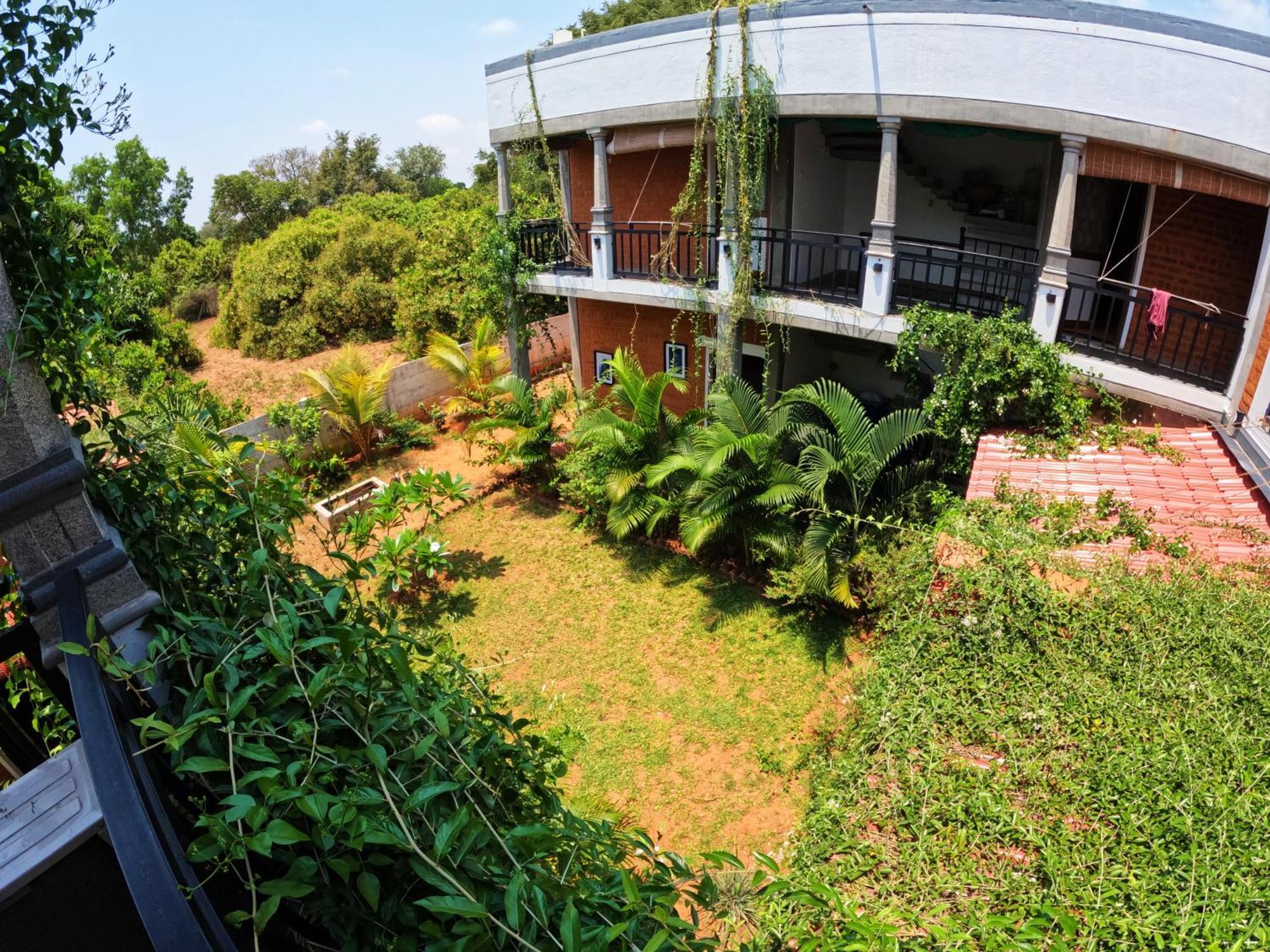 Wow Farm House Auroville Buitenkant foto