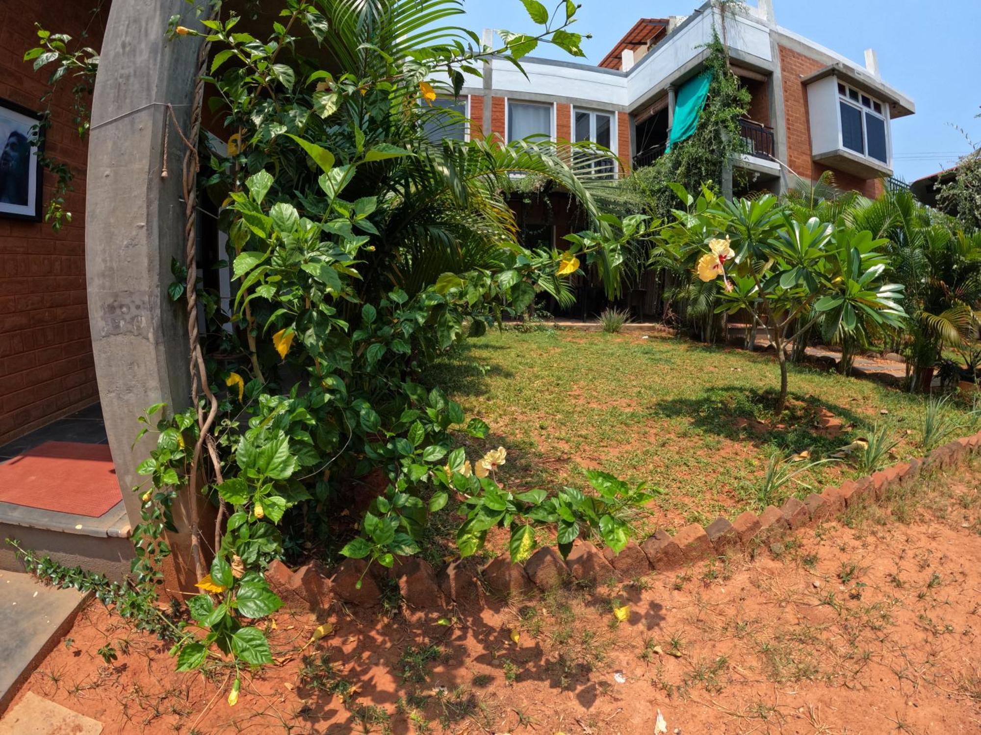 Wow Farm House Auroville Buitenkant foto